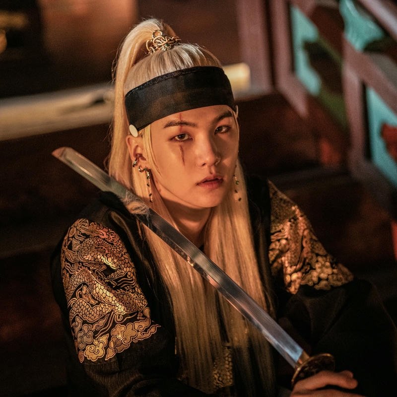 Suga traditional outfit scar eye sword cool historical look