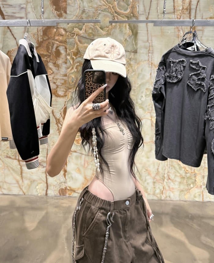 Trendy vibes cool dp for girls today