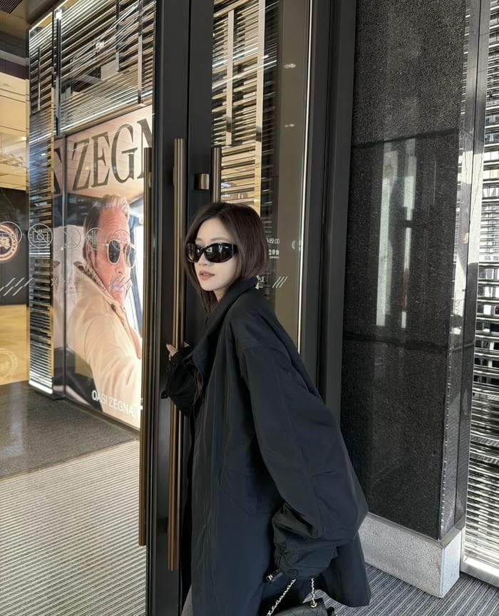 Urban background suits cool dp for girls