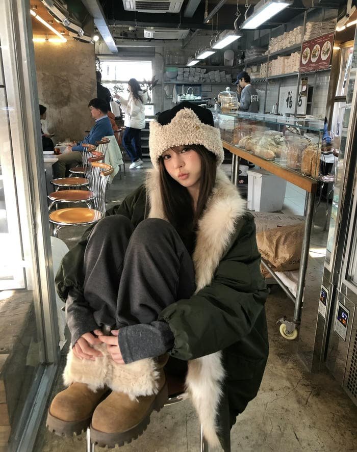 Urban shadow frames the cap girl dp