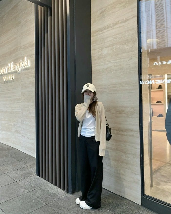 Windy hair cap girl dp outdoor vibe