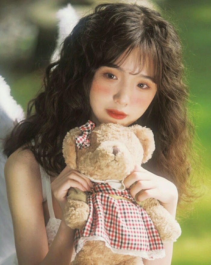 calm teddy bear girl aesthetic profile