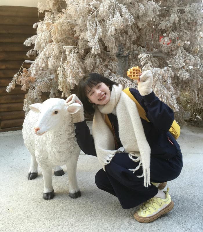 carefree steps define happy girl dp today