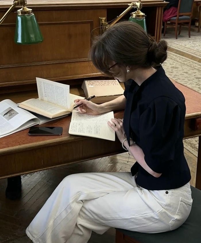 classy aura smart girl dp portrait