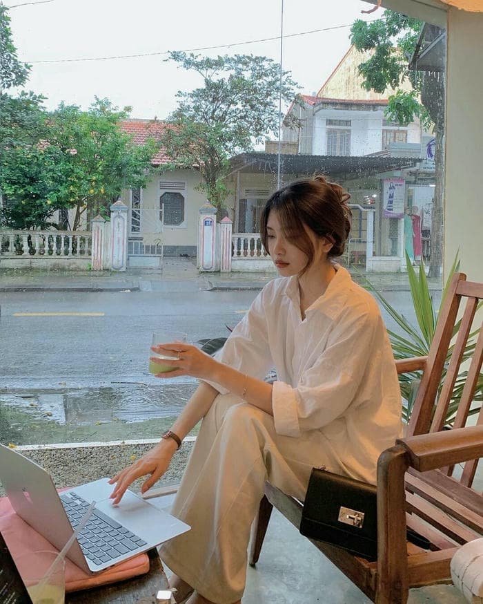 confident smile smart girl dp portrait