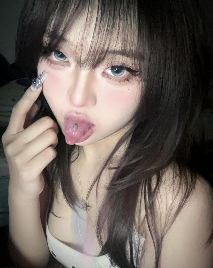 crazy girl dp looks adorable yet dangerously beautiful