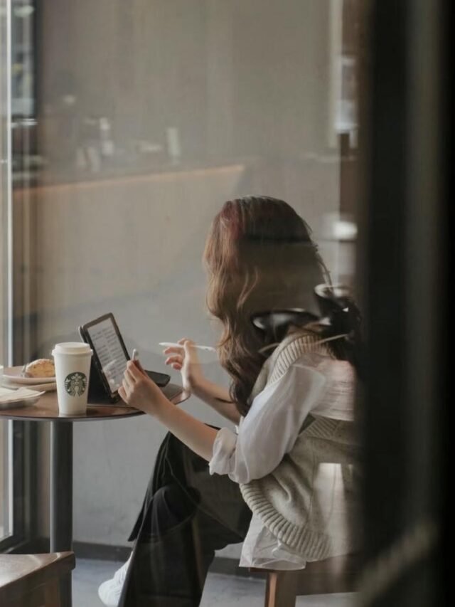 200+ Smart girl DP to level up your profile right now