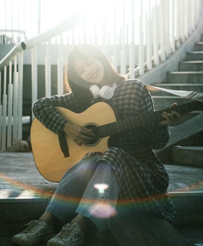 dream tone guitar girl dp indie mood