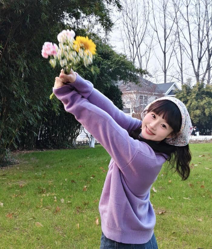 easy laughter trails behind happy girl dp