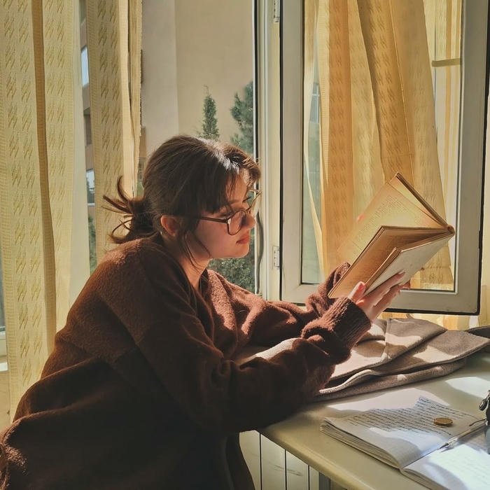 elegant presence smart girl dp mood