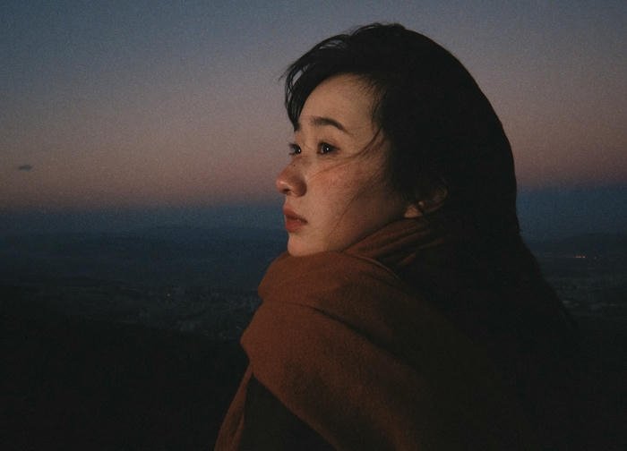 fragile soul trapped in alone dp for girls