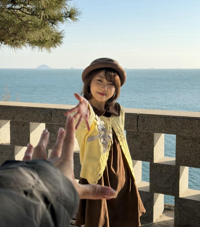 fresh air lifts the happy girl dp