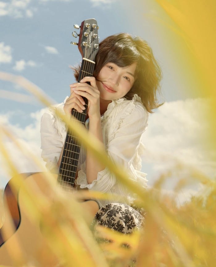 girl with guitar dp indie calm vibe