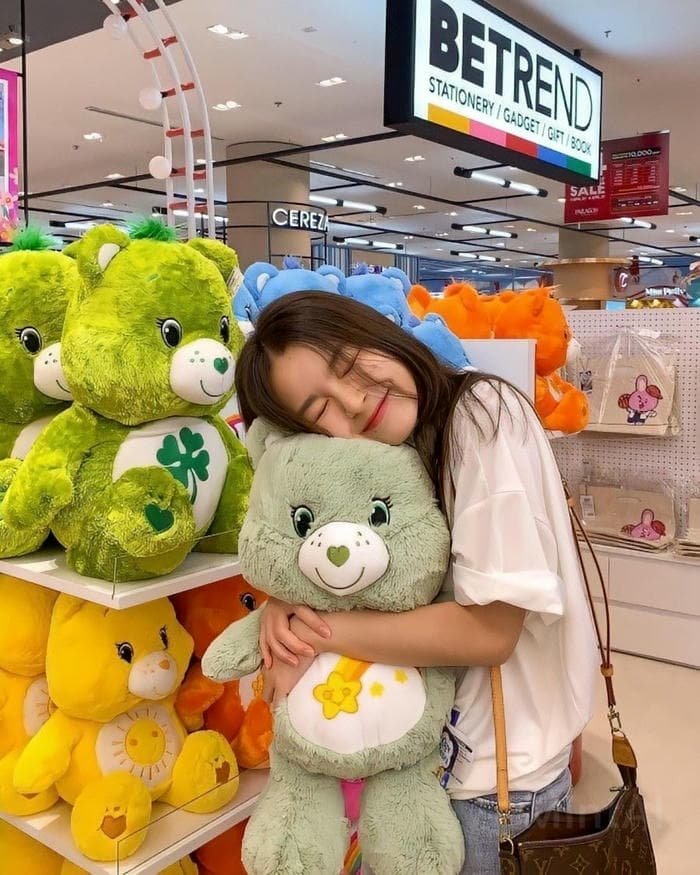 girl with teddy bear cozy dp