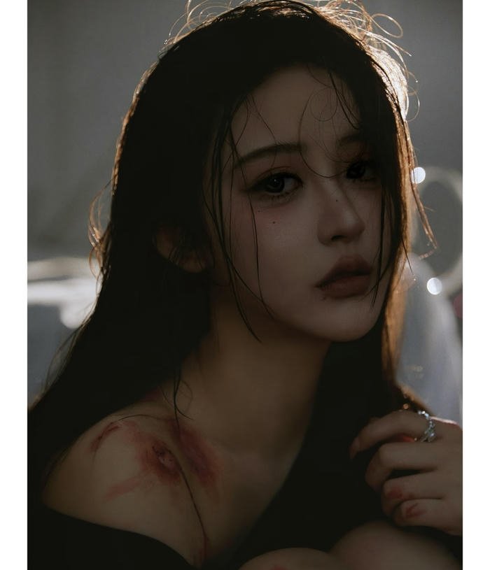 girls dp sad with empty eyes