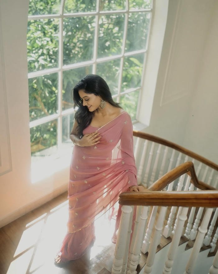 glowing quietly alone saree girl dp