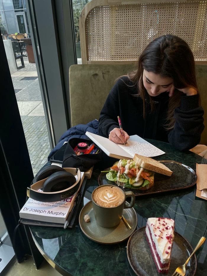 graceful attitude smart girl dp aesthetic