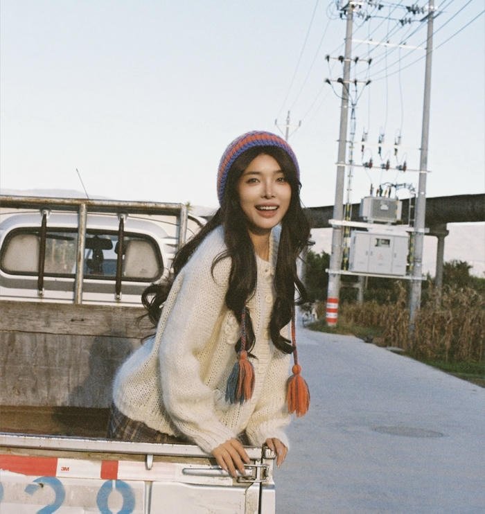 joyful expression shapes happy girl dp