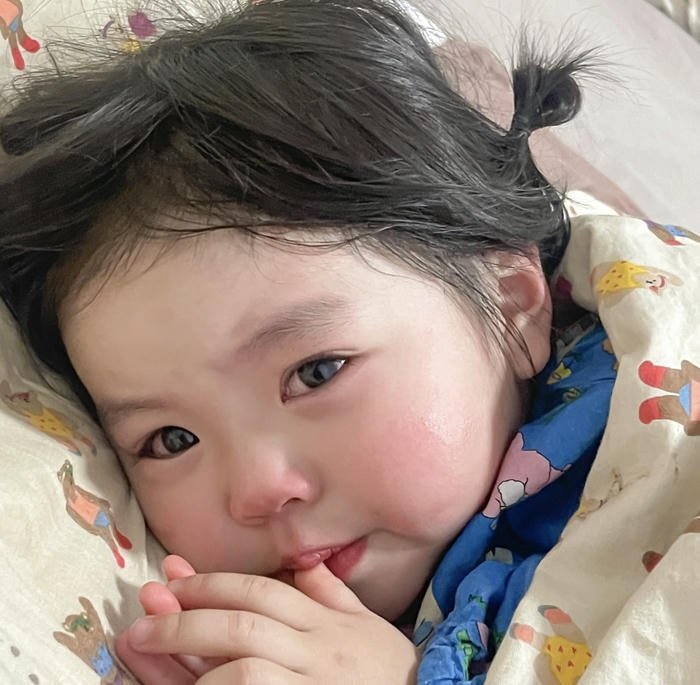 lonely thoughts sad dp for girls