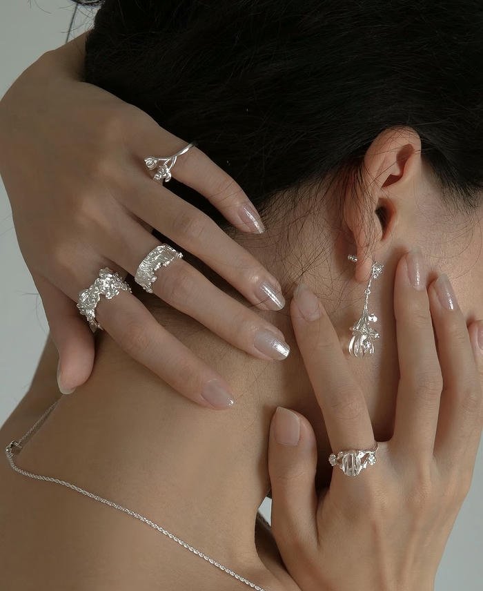 luxury defines the girl earrings dp