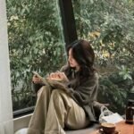 minimal style smart girl dp portrait