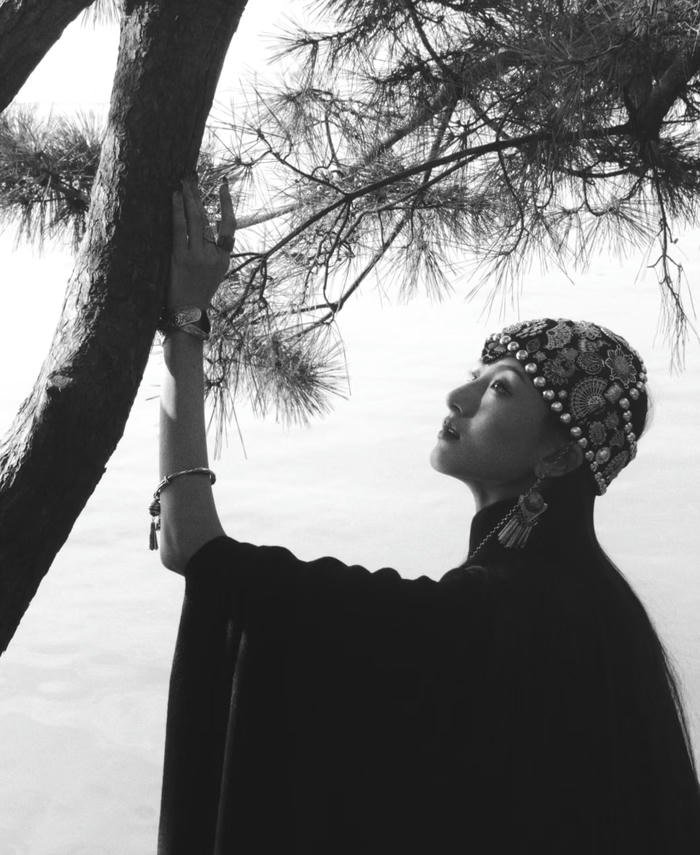 missing someone in alone dp for girls