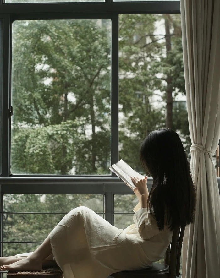 modern confidence smart girl dp vibe