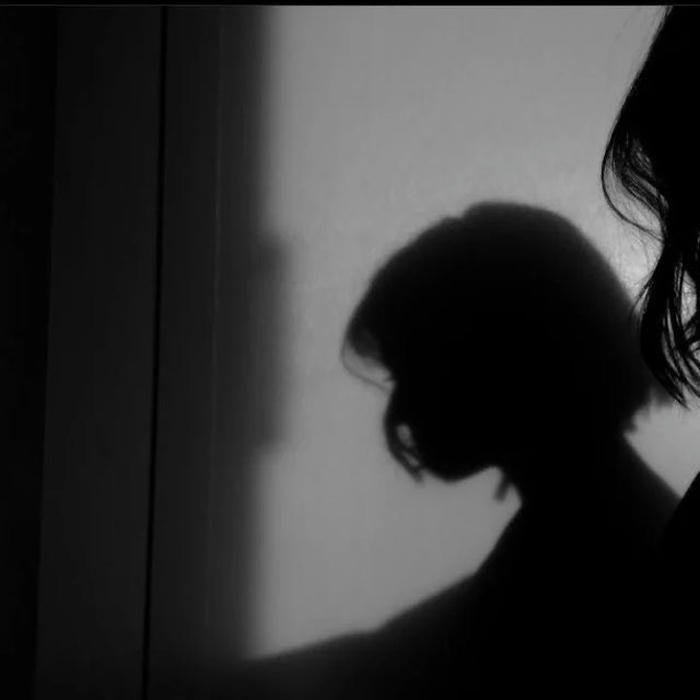 mysterious outline shadow girl dp tone