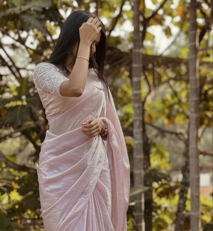 poised in simplicity saree girl dp