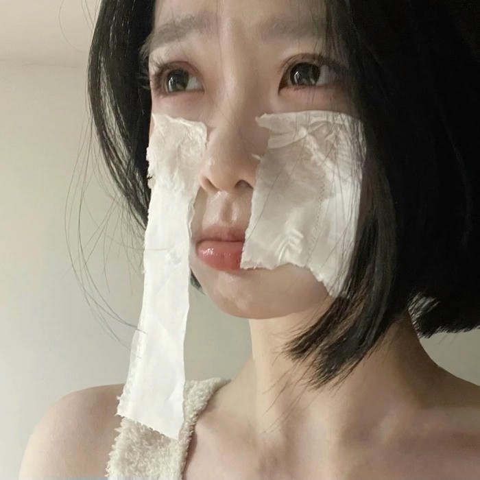 sad girls dp with hollow hearts