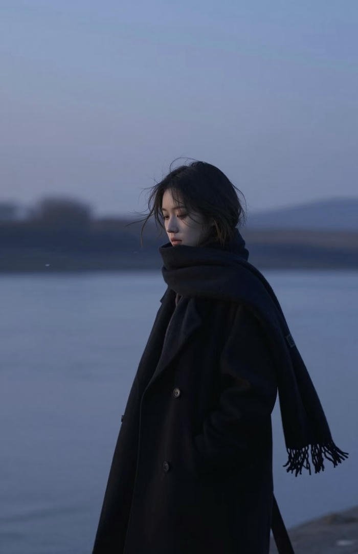 sad smile hides pain alone dp for girls