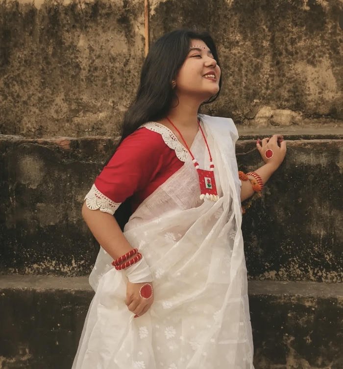 saree girl dp draped in calm