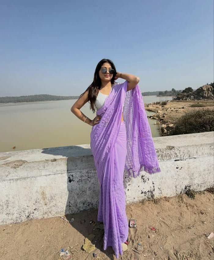 saree girl dp poised and serene