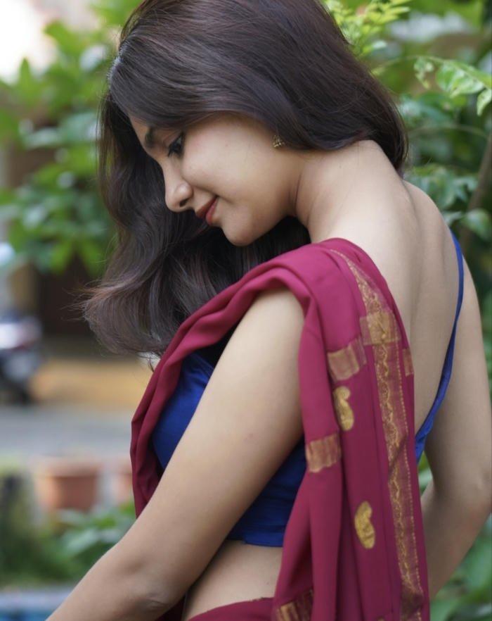 saree girl dp soft eyes smile