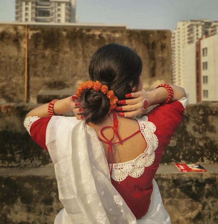 saree girl dp under golden light