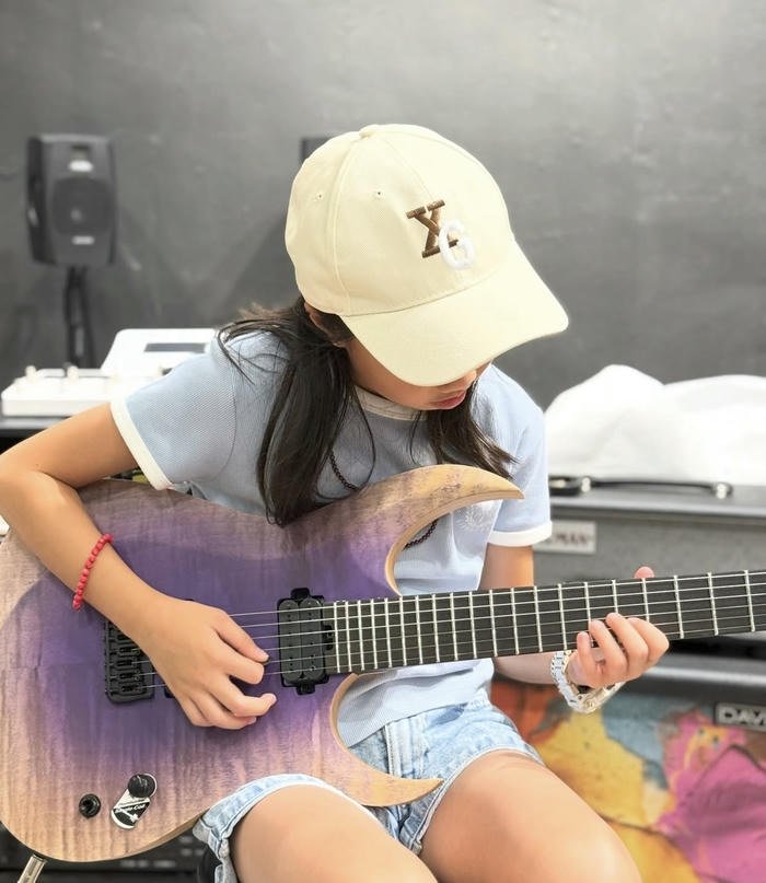 serene guitar girl dp aesthetic