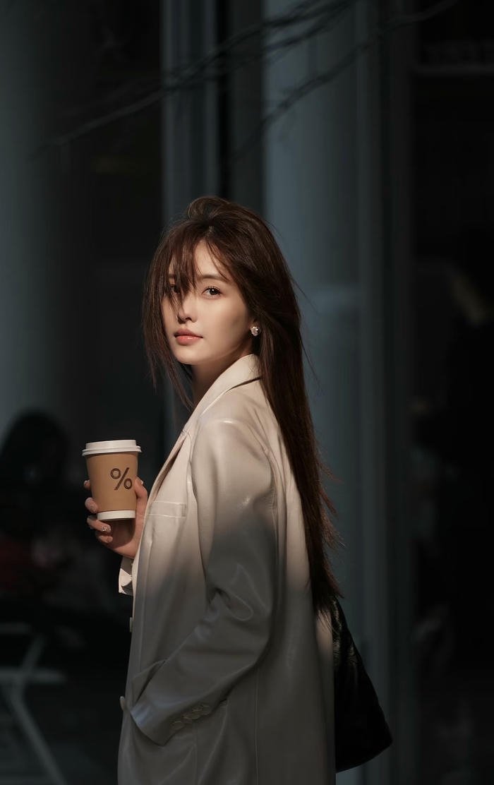 silent screams of alone dp for girls