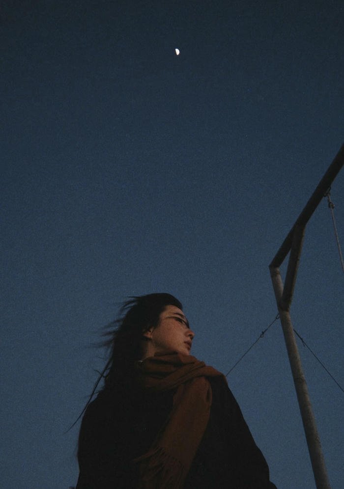 silent tears behind alone dp for girls