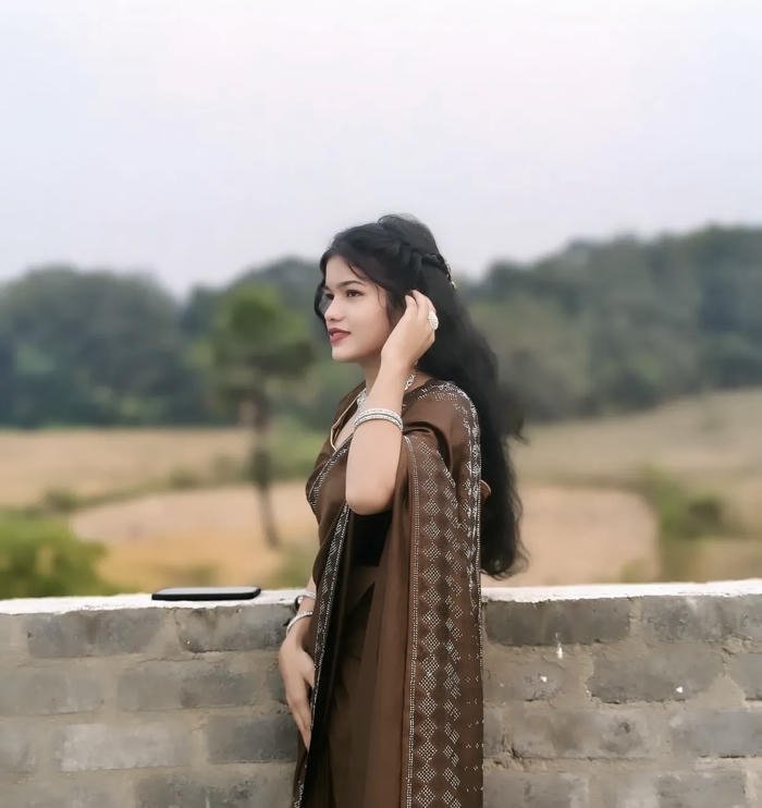 silk whispers around saree girl dp
