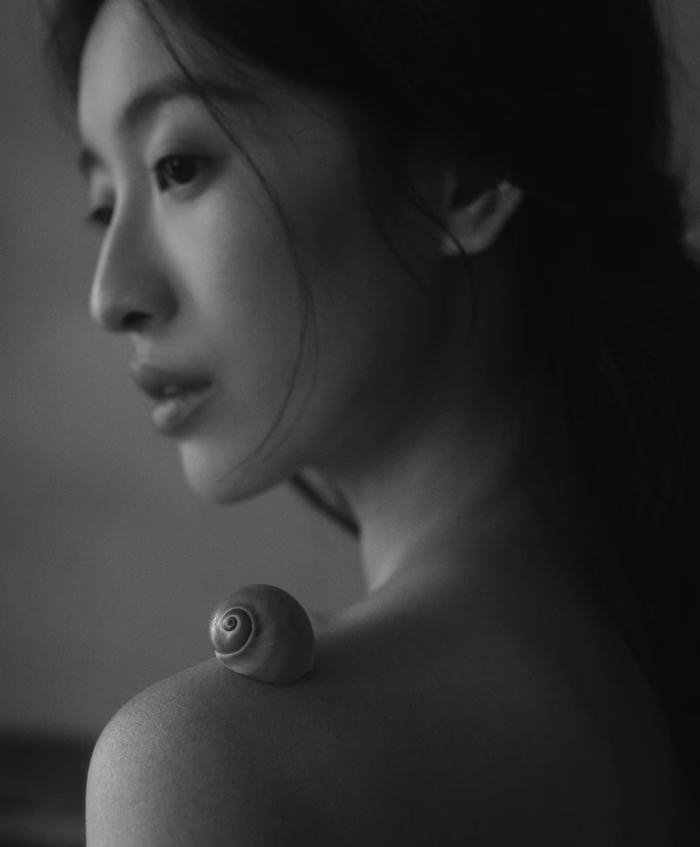 soft crying soul alone dp for girls