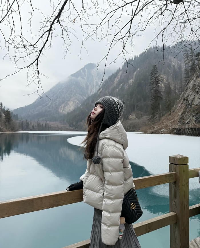 soft light profile picture girls very charming