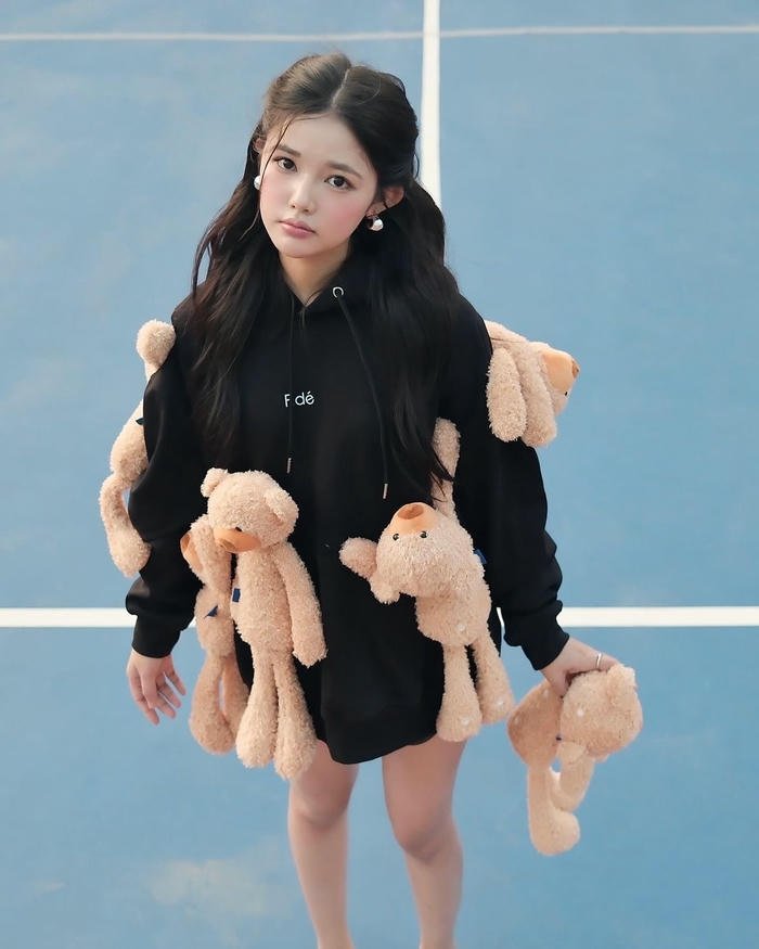 soft light teddy bear girl dp