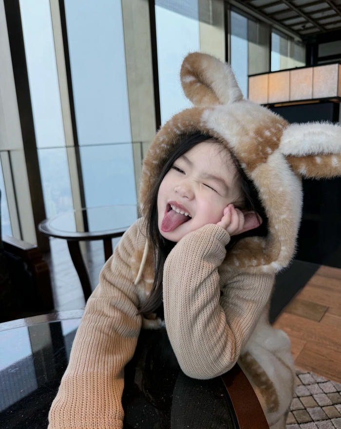 stylish baby girl dp classy mood