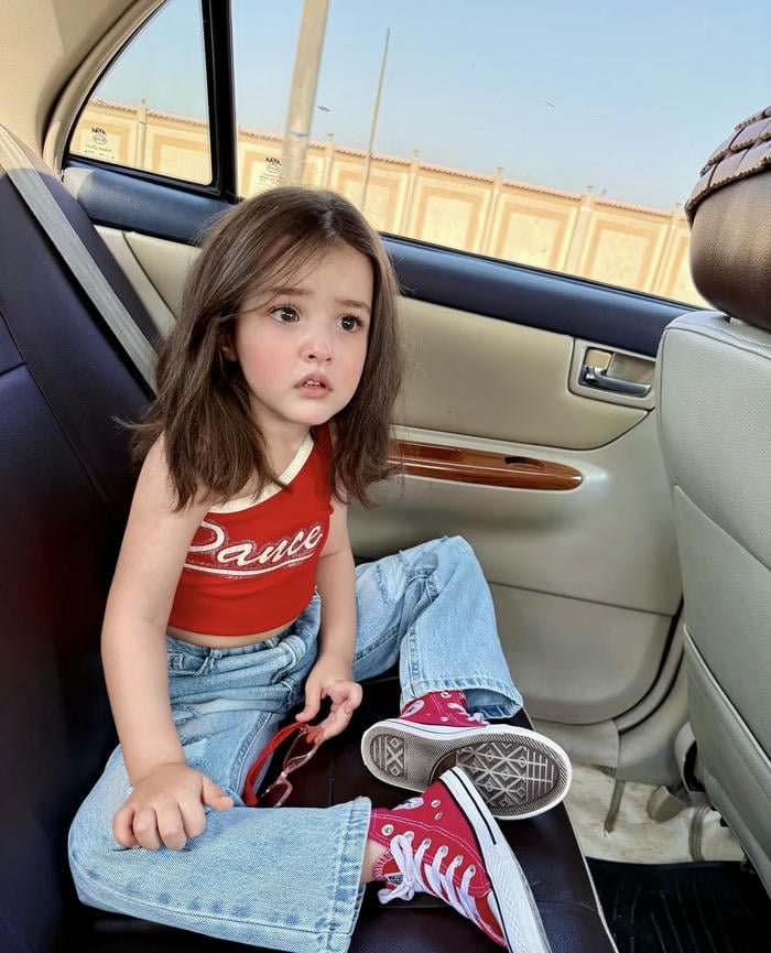 stylish baby girl dp cozy aesthetic