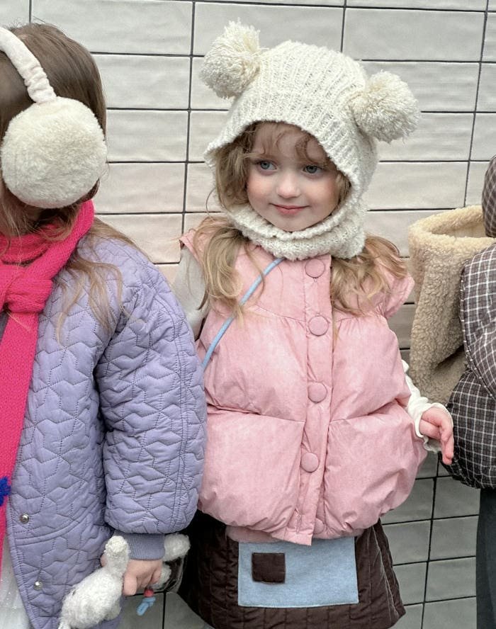 stylish baby girl dp elegant pose