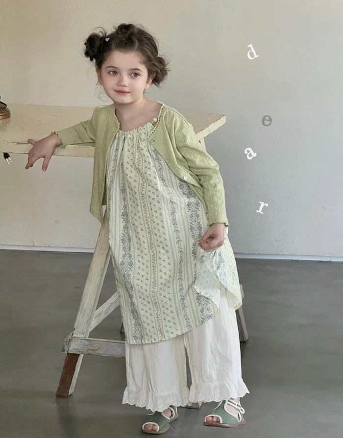 stylish baby girl dp minimal background