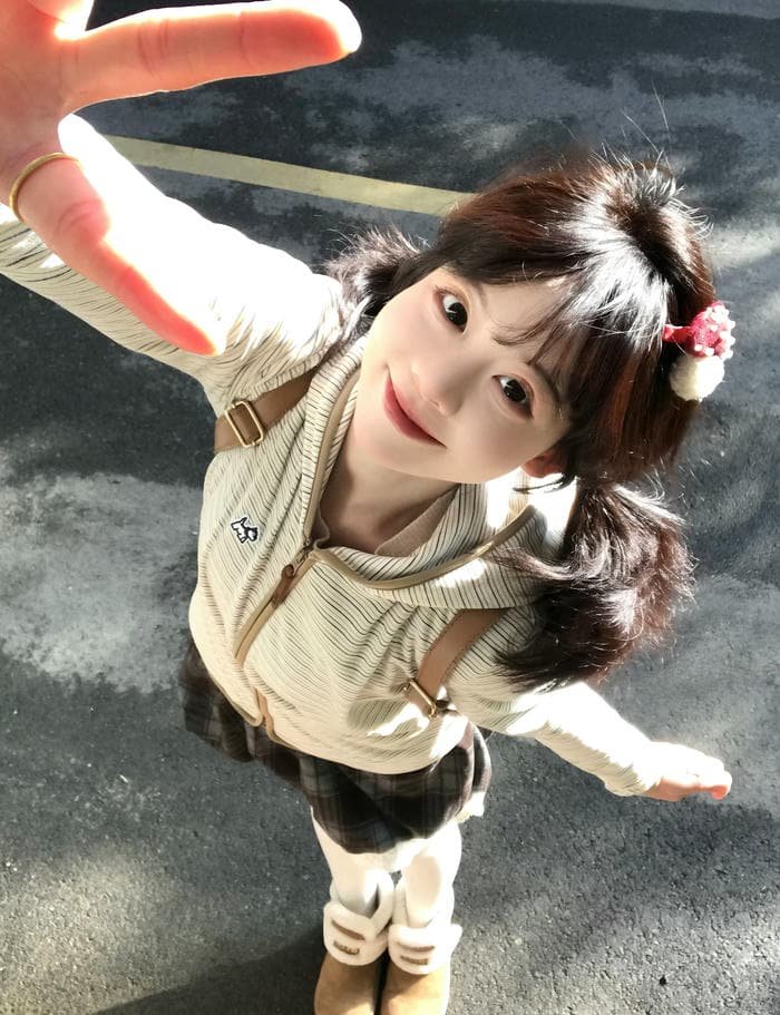 sun kissed happy girl dp portrait