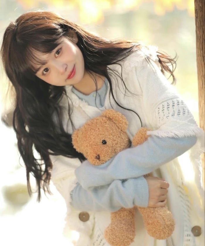 sweet girl with teddy bear avatar