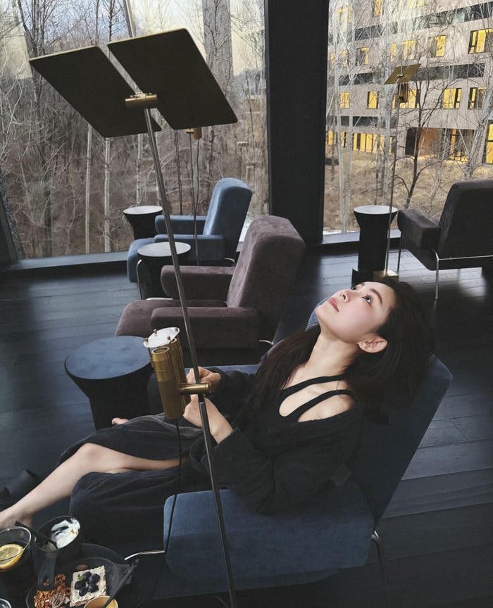 tears falling on alone dp for girls