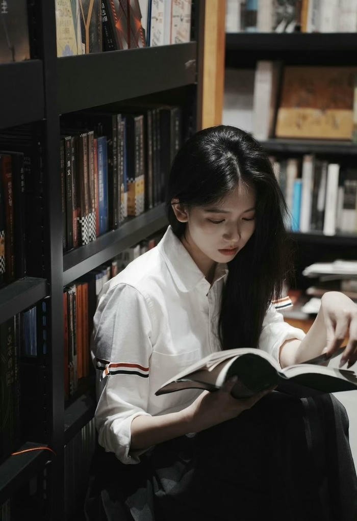 thoughtful pose smart girl dp look